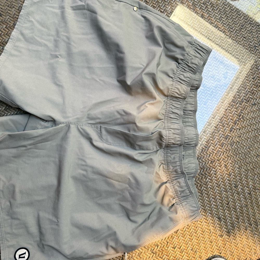 Vuori light green athletic shorts XXL